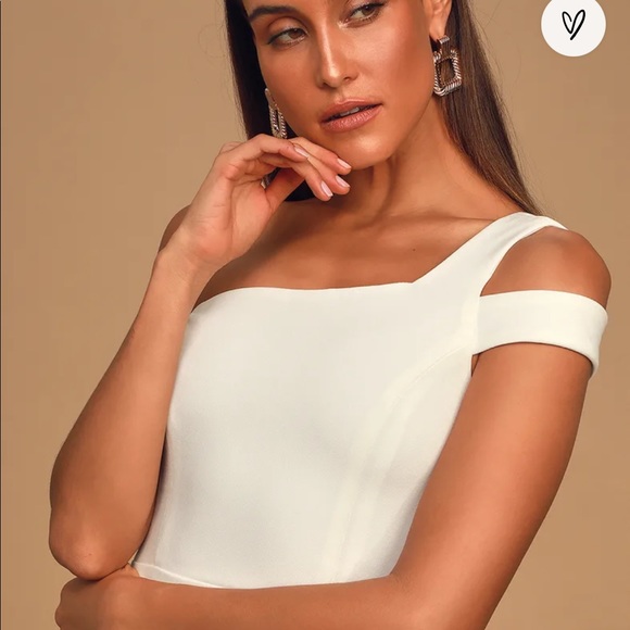 SOLD ✅: White one-shoulder mermaid maxi wedding gown. - Picture 4 of 7